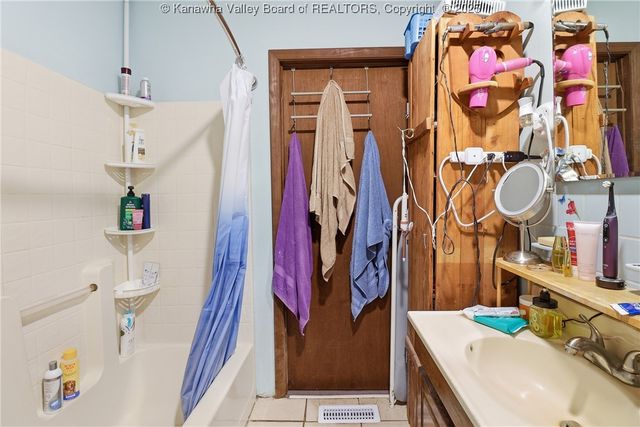 2967 Shank Avenue, Hurricane, WV 25526