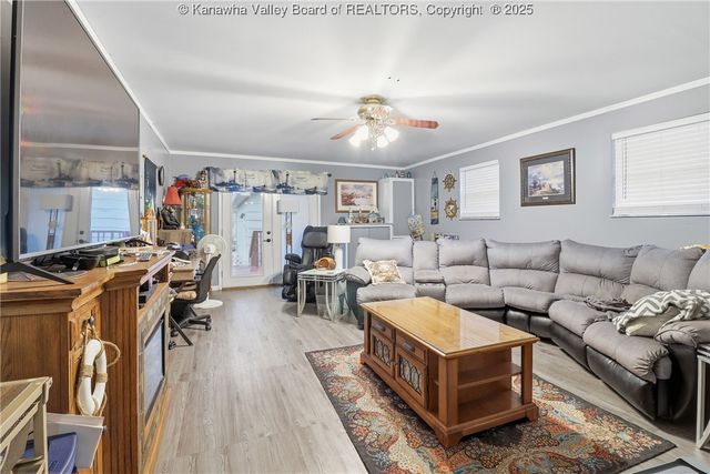 2967 Shank Avenue, Hurricane, WV 25526