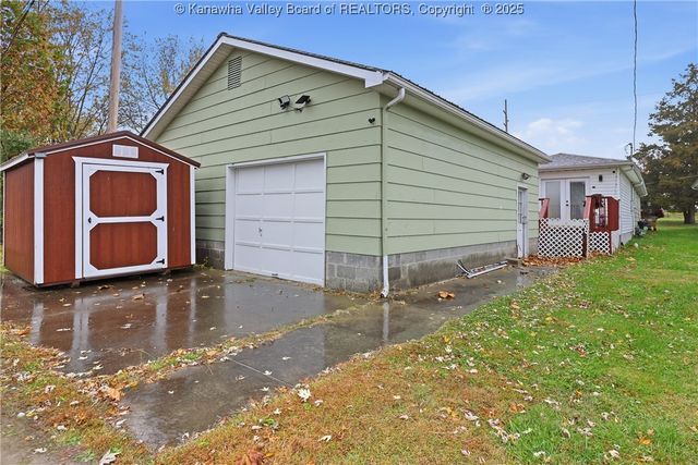 2967 Shank Avenue, Hurricane, WV 25526