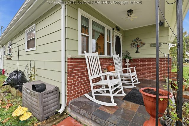 2967 Shank Avenue, Hurricane, WV 25526