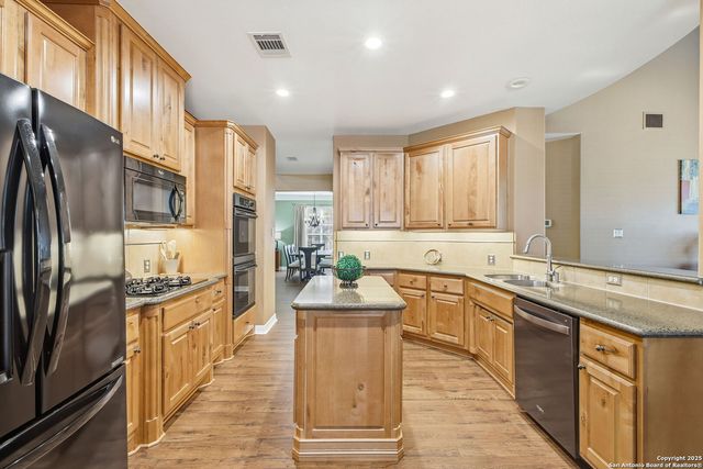 523 Heather Ridge, San Antonio, TX 78260