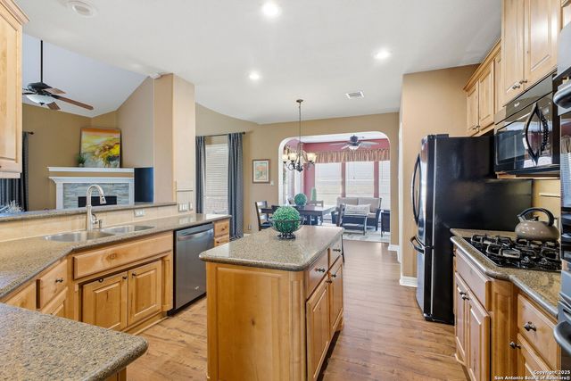 523 Heather Ridge, San Antonio, TX 78260