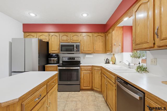 13532 Boyd Street, Omaha, NE 68164