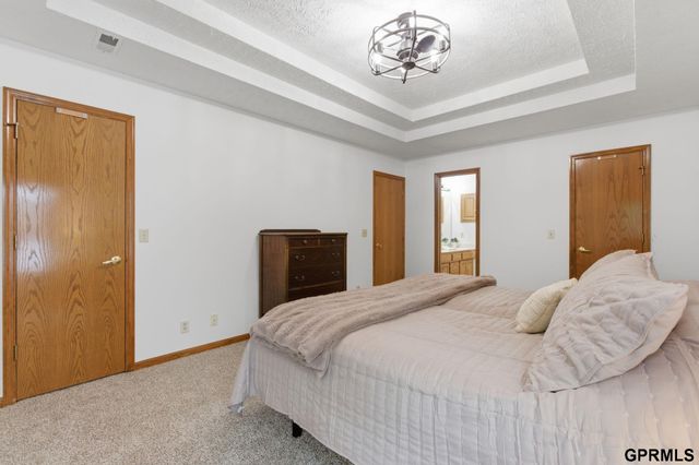 13532 Boyd Street, Omaha, NE 68164