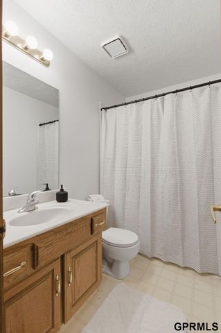 13532 Boyd Street, Omaha, NE 68164