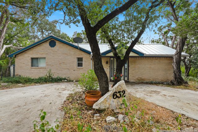 632 Durham Dr, Canyon Lake, TX 78133