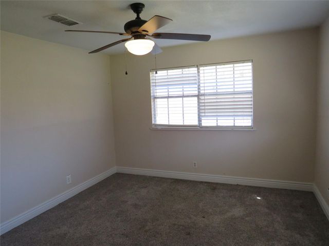 10 Forrest Lane, Angleton, TX 77515