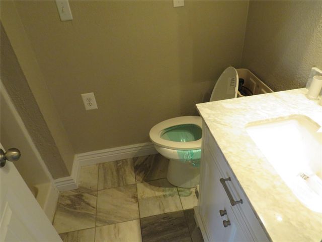 10 Forrest Lane, Angleton, TX 77515