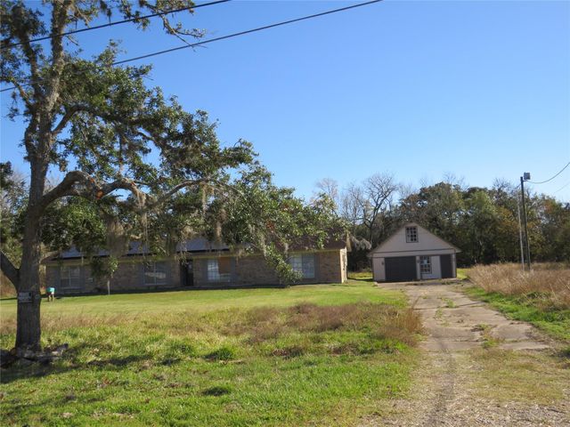 10 Forrest Lane, Angleton, TX 77515