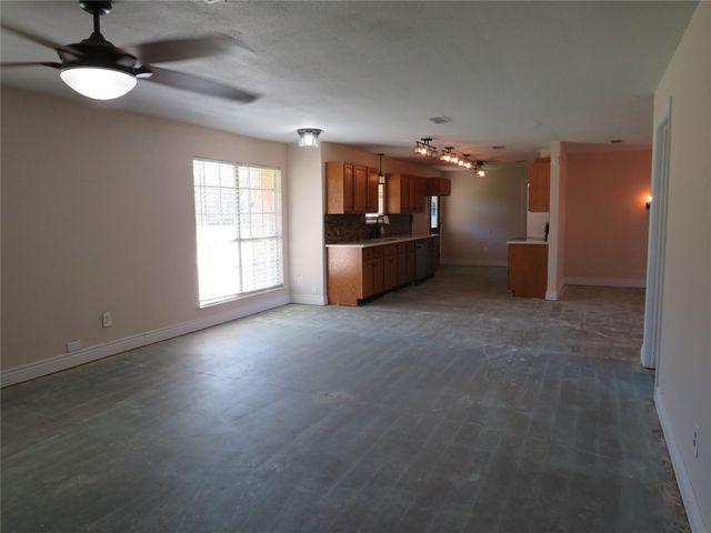 10 Forrest Lane, Angleton, TX 77515