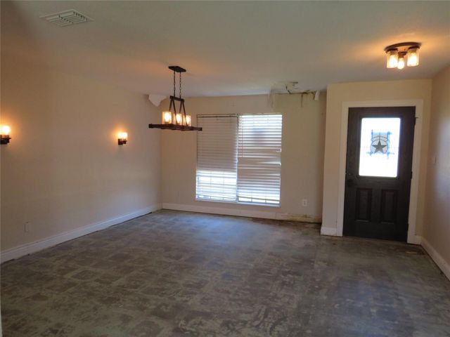 10 Forrest Lane, Angleton, TX 77515