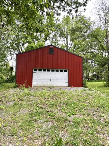 104 W Longview Dr, Portland, TN 37148