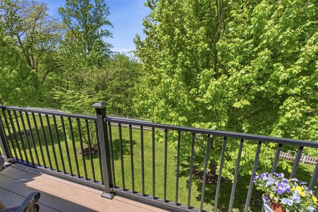 10 Harbour Lane 4B, Oyster Bay, NY 11771