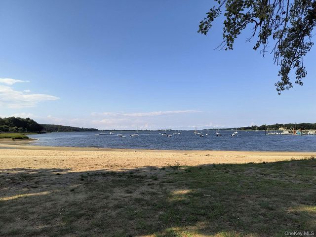 10 Harbour Lane 4B, Oyster Bay, NY 11771