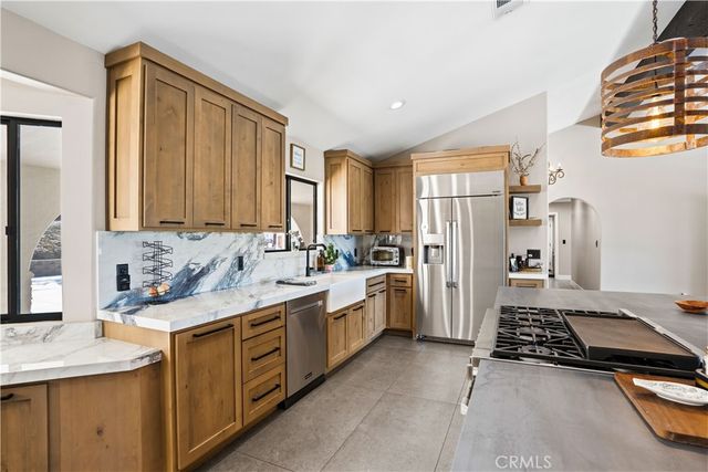 30861 Blackhorse Drive, Canyon Lake, CA 92587