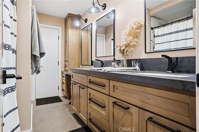 30861 Blackhorse Drive, Canyon Lake, CA 92587