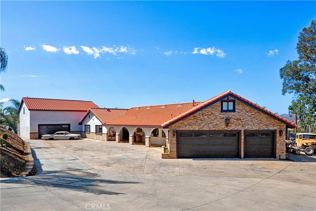 30861 Blackhorse Drive, Canyon Lake, CA 92587