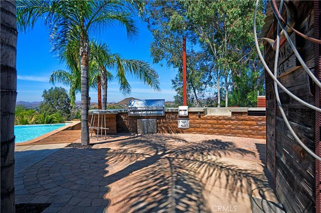 30861 Blackhorse Drive, Canyon Lake, CA 92587