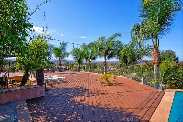 30861 Blackhorse Drive, Canyon Lake, CA 92587