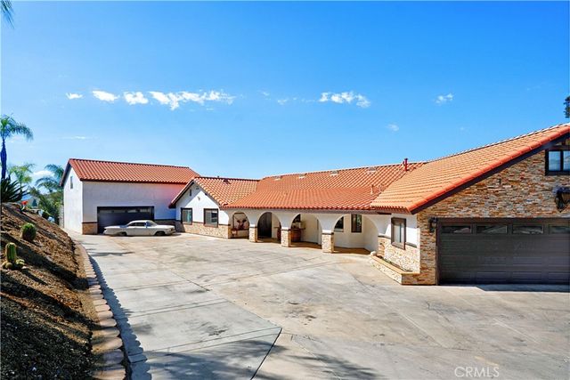 30861 Blackhorse Drive, Canyon Lake, CA 92587