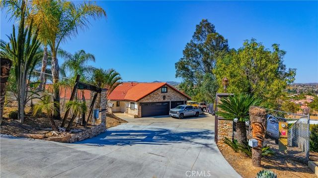 30861 Blackhorse Drive, Canyon Lake, CA 92587