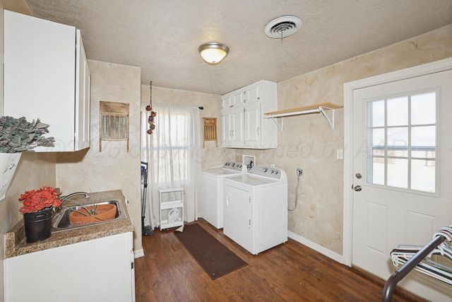 602 N Main Street, Stratford, TX 79084