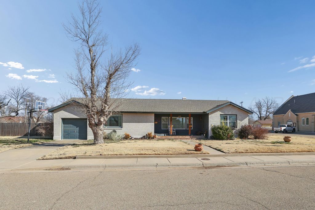 602 N Main Street, Stratford, TX 79084