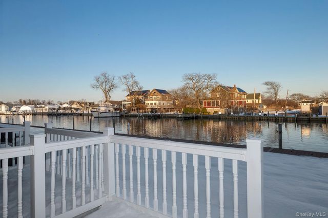 28 Watergate Lane 5-28, Patchogue, NY 11772