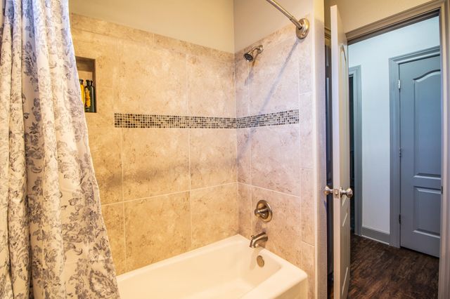 9804 Durham Avenue, Lubbock, TX 79424