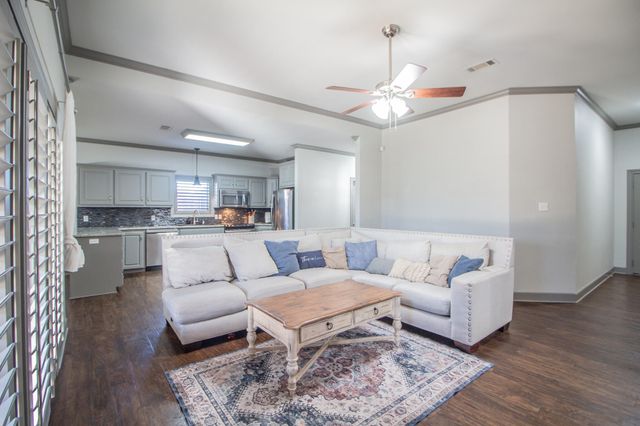 9804 Durham Avenue, Lubbock, TX 79424