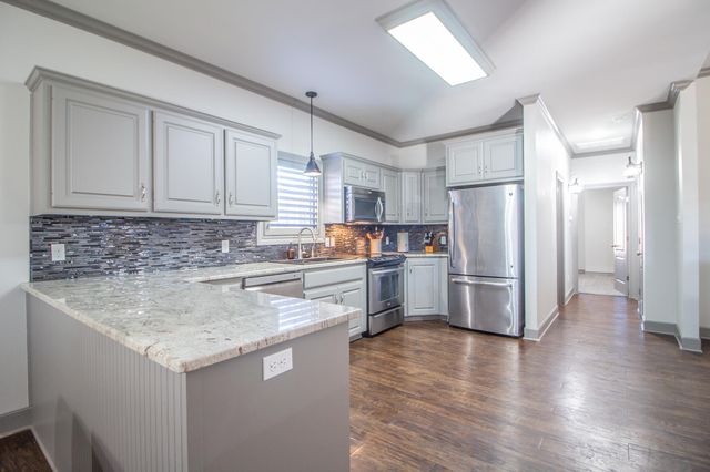 9804 Durham Avenue, Lubbock, TX 79424