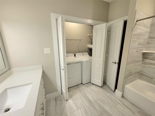 1620 Oak Tree Dr Drive 3302, Houston, TX 77080