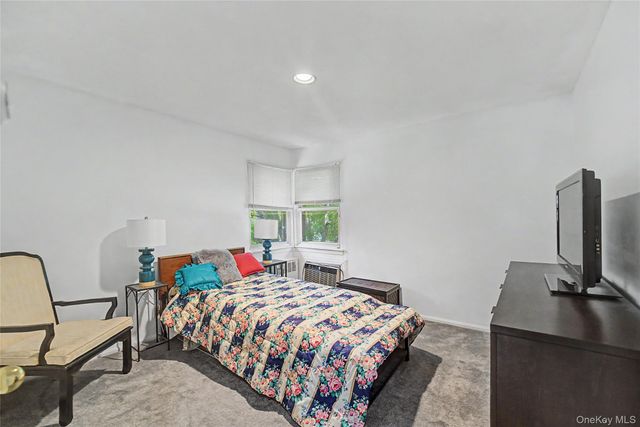 205 Halsey Avenue, Jericho, NY 11753