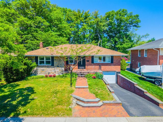 205 Halsey Avenue, Jericho, NY 11753