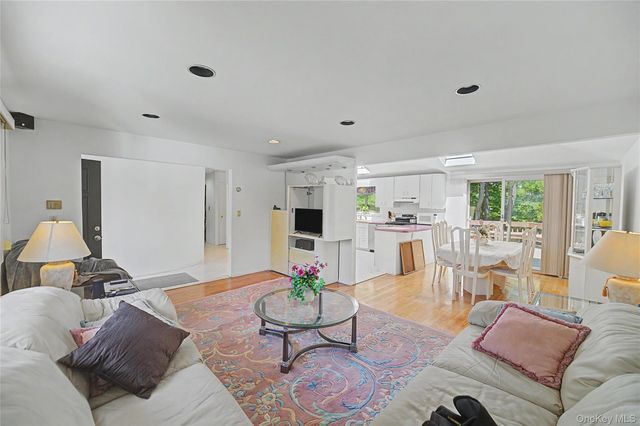 205 Halsey Avenue, Jericho, NY 11753