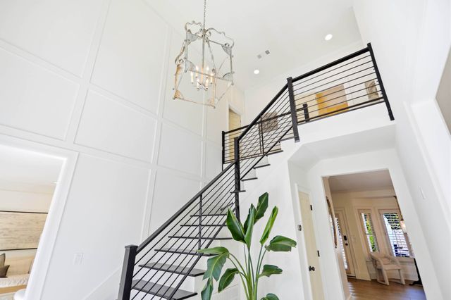107 Chatsworth Dr, Nashville, TN 37215