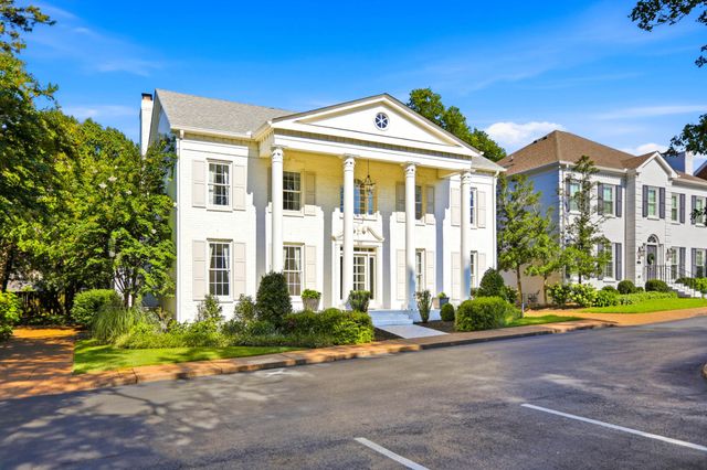 107 Chatsworth Dr, Nashville, TN 37215