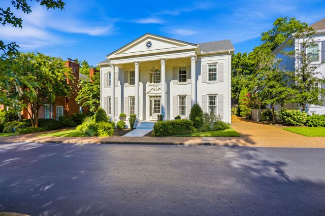 107 Chatsworth Dr, Nashville, TN 37215
