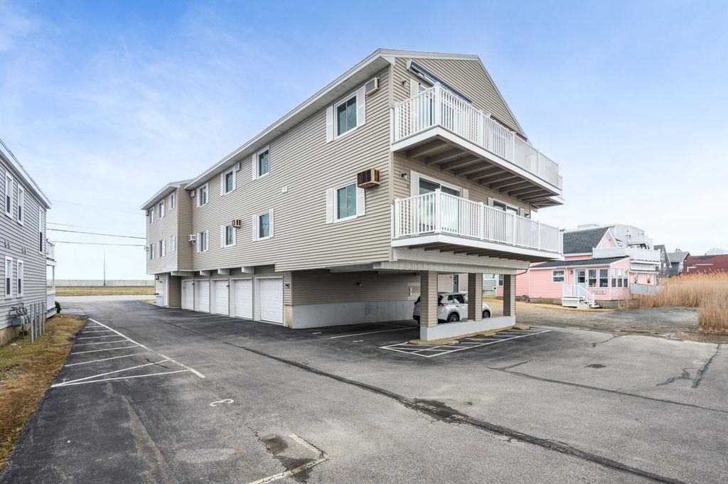 Image 13 of property listing at 611 Ocean Blvd Unit 3, Hampton, NH 03842