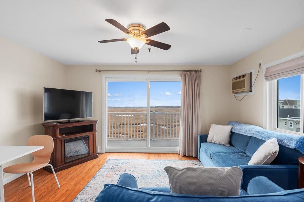 Image 14 of property listing at 611 Ocean Blvd Unit 3, Hampton, NH 03842