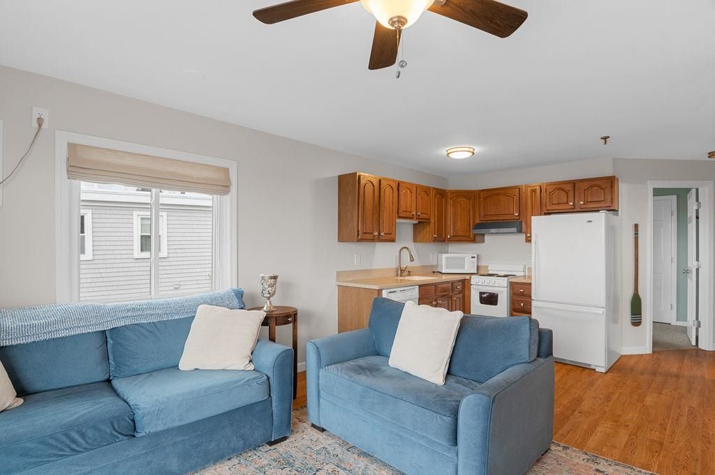 Image 16 of property listing at 611 Ocean Blvd Unit 3, Hampton, NH 03842