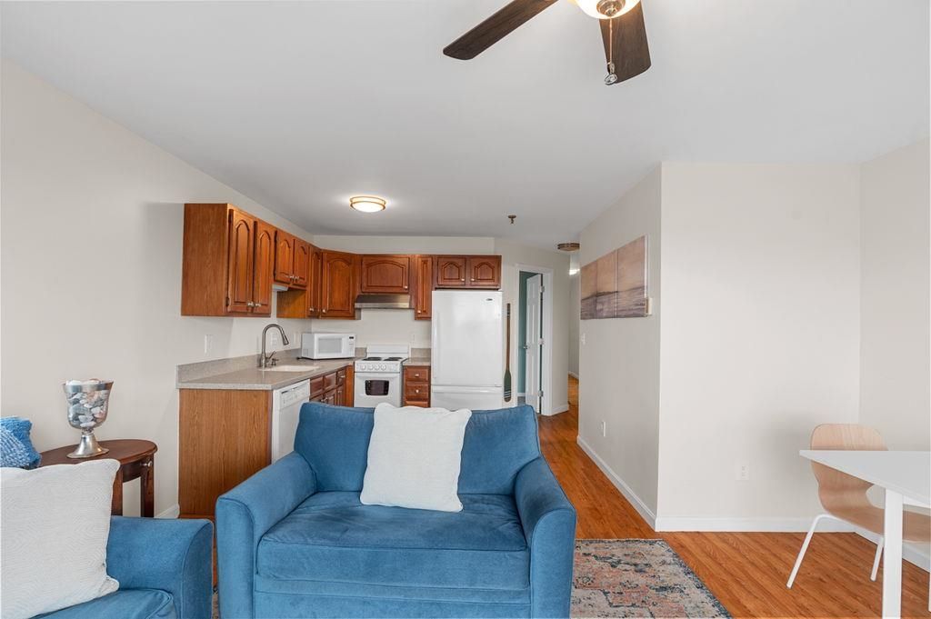 Image 17 of property listing at 611 Ocean Blvd Unit 3, Hampton, NH 03842