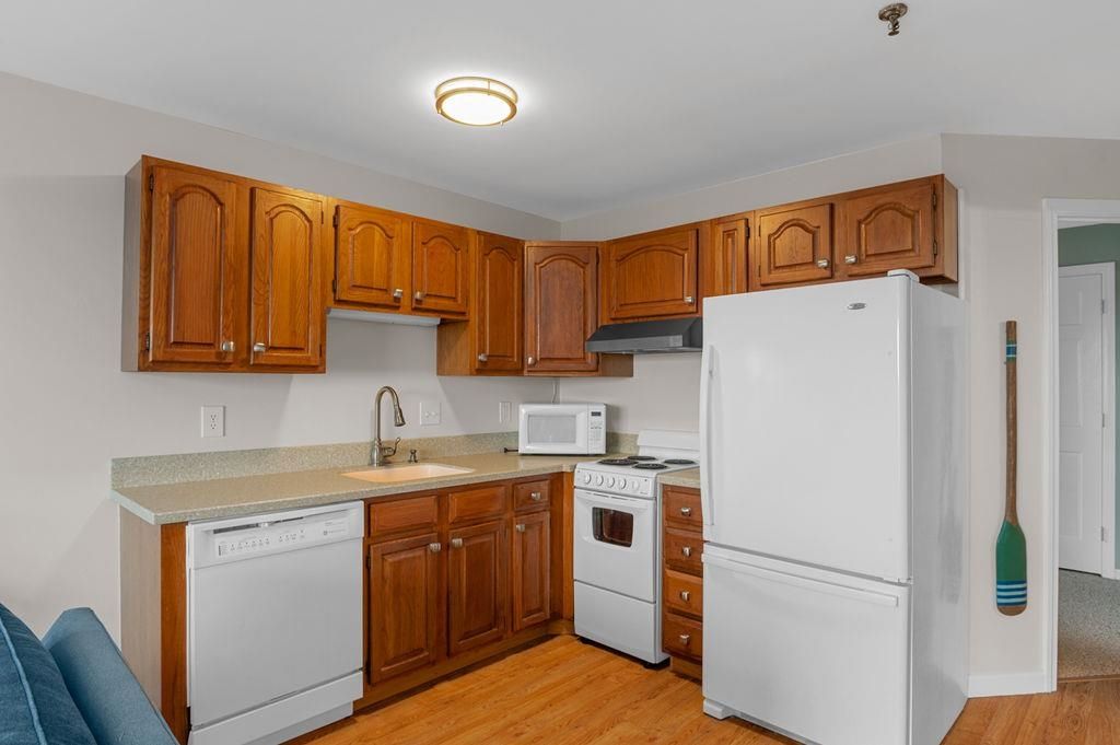 Image 19 of property listing at 611 Ocean Blvd Unit 3, Hampton, NH 03842