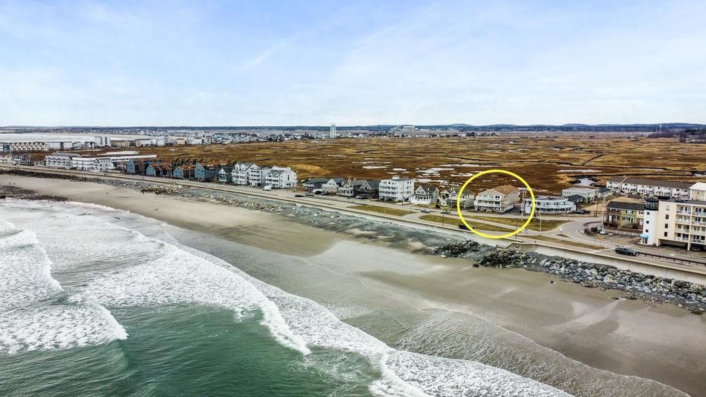 Image 7 of property listing at 611 Ocean Blvd Unit 3, Hampton, NH 03842