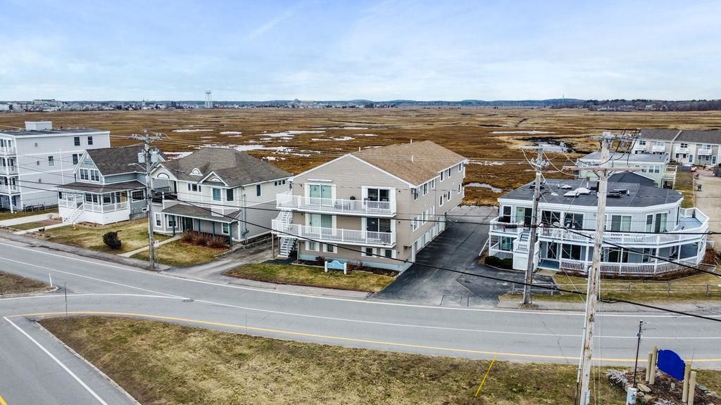 Image 8 of property listing at 611 Ocean Blvd Unit 3, Hampton, NH 03842