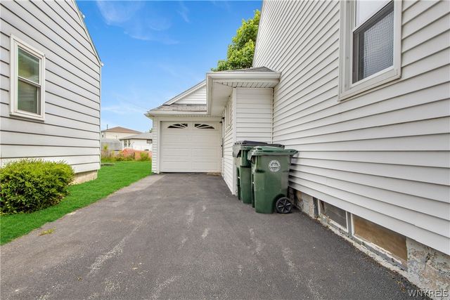 138 Burlington Avenue, Lancaster, NY 14043