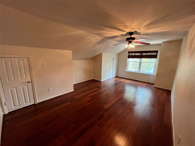 30 S Rambling Ridge Place, Conroe, TX 77385