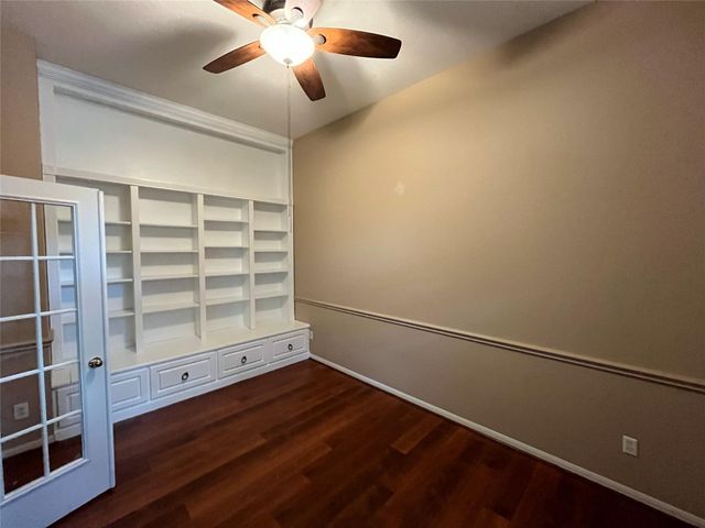 30 S Rambling Ridge Place, Conroe, TX 77385