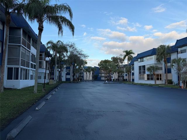 3110 Holiday Springs Boulevard 108, Margate, FL 33063