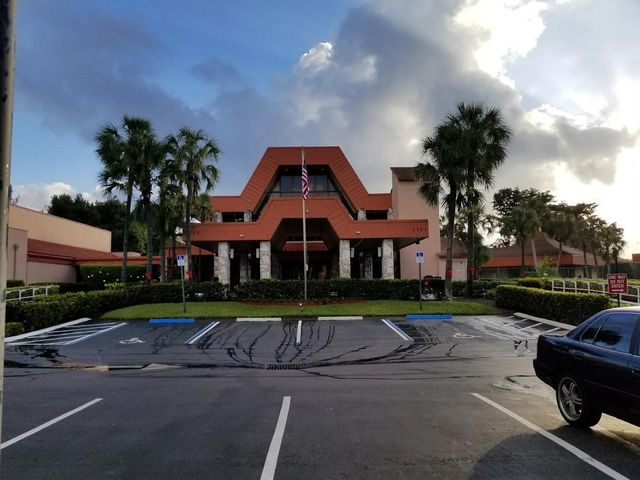 3110 Holiday Springs Boulevard 108, Margate, FL 33063
